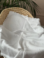 El Örgüsü Beyaz Bebek Battaniyesi