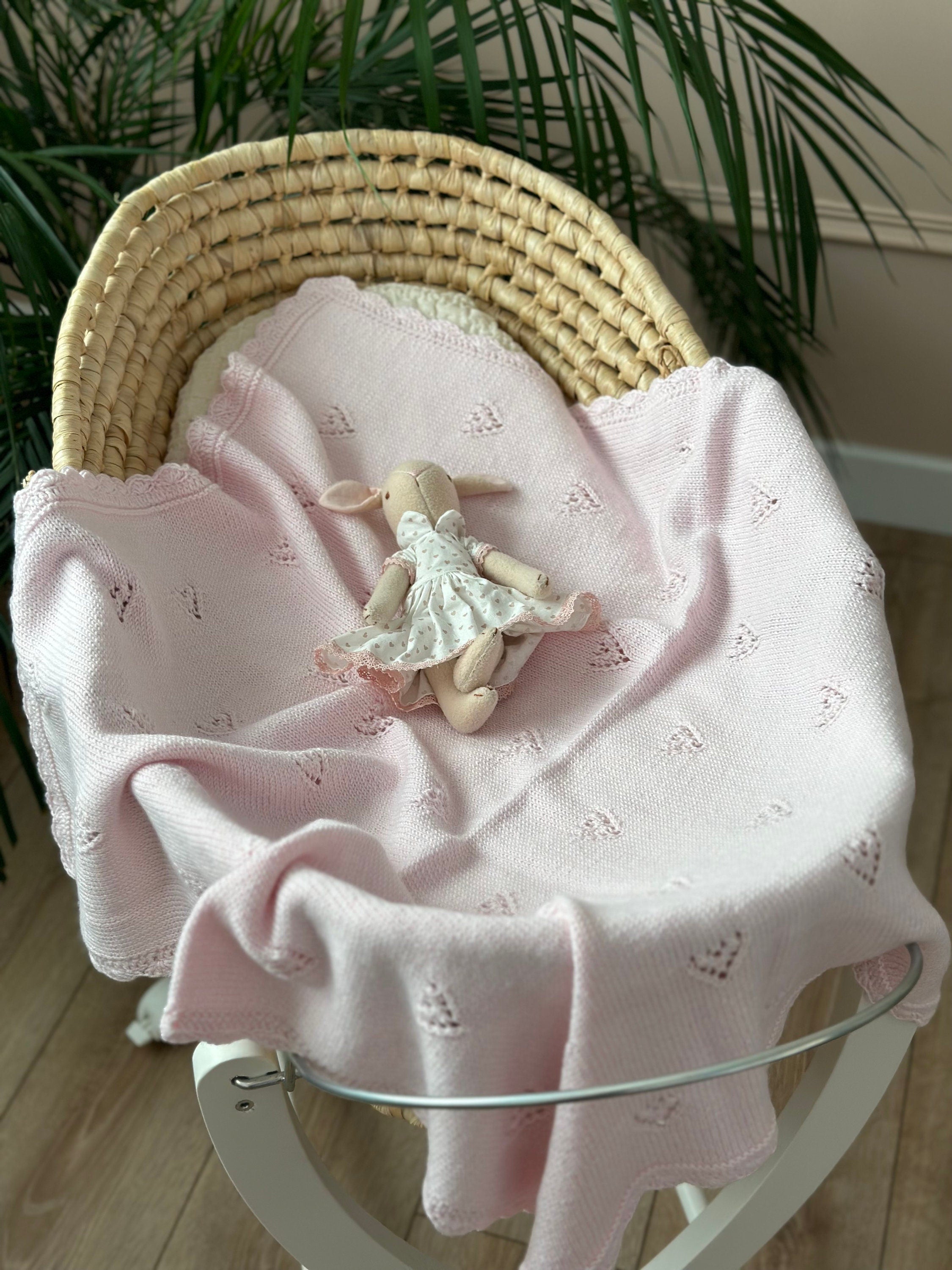 El Örgüsü Pembe Bebek Battaniyesi