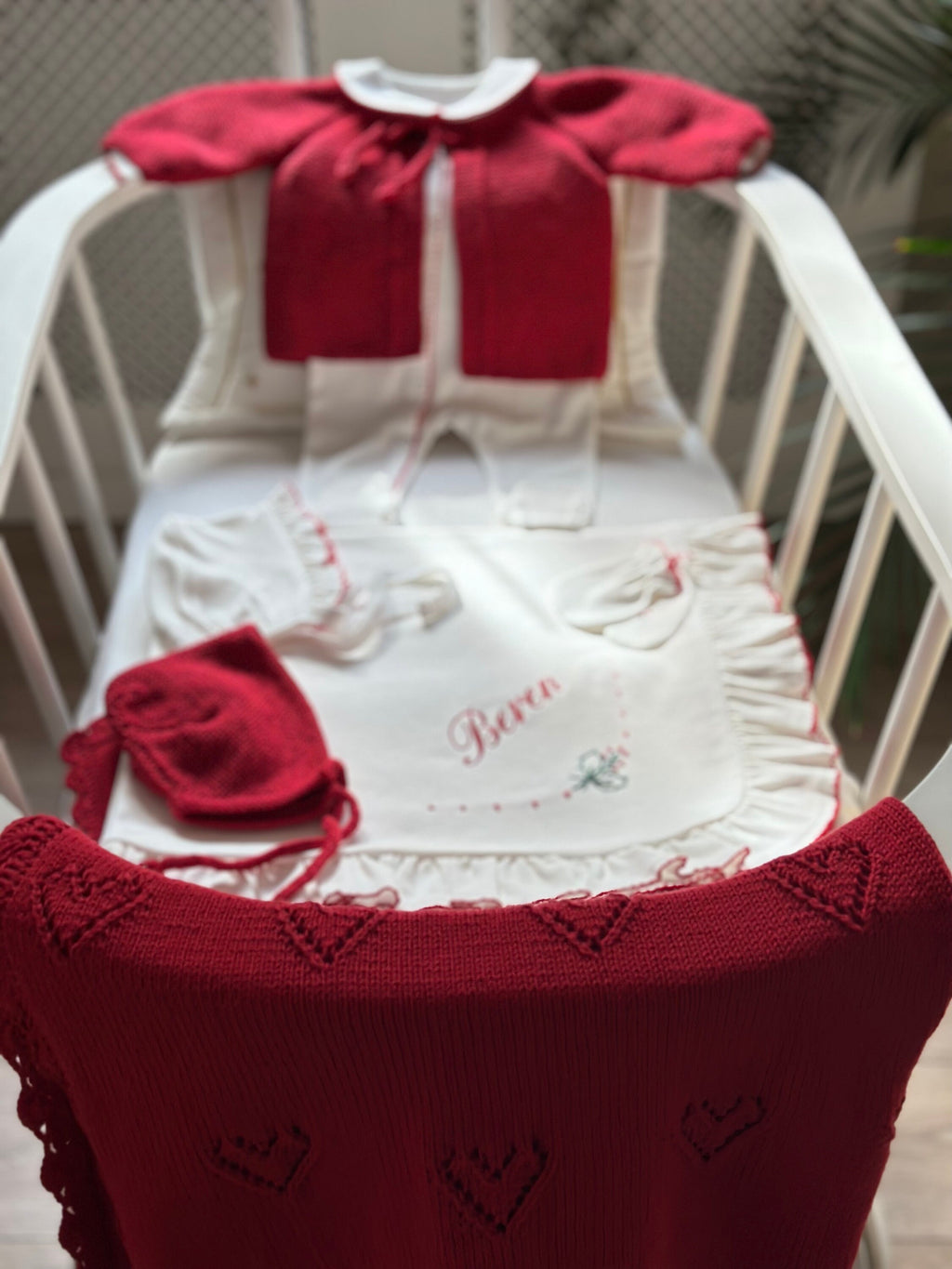 El Örgüsü Kırmızı Bebek Battaniyesi