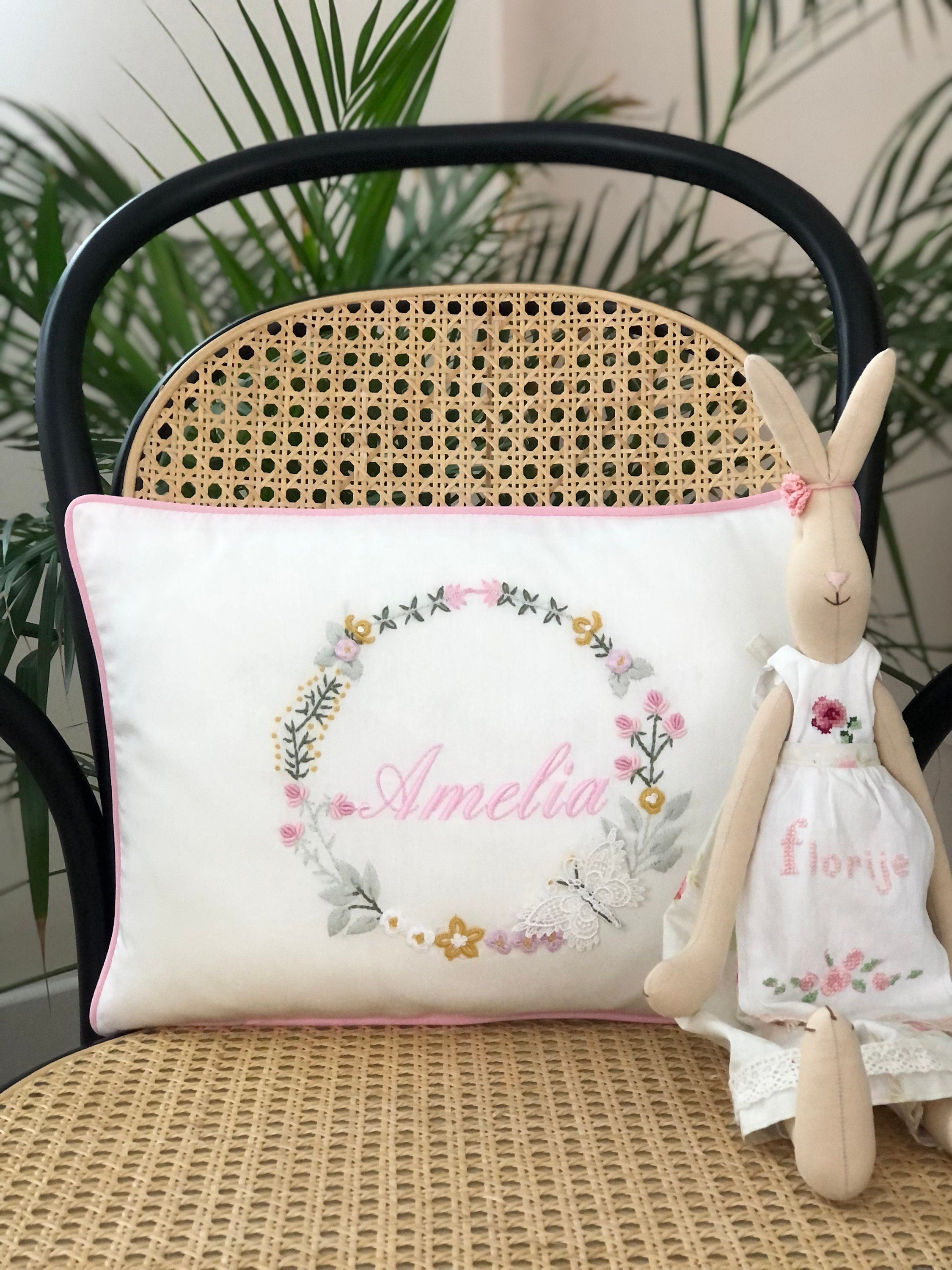 Kelebek Rüyası Dekoratif Bebek Yastığı – Pamuk Saten | Hardal