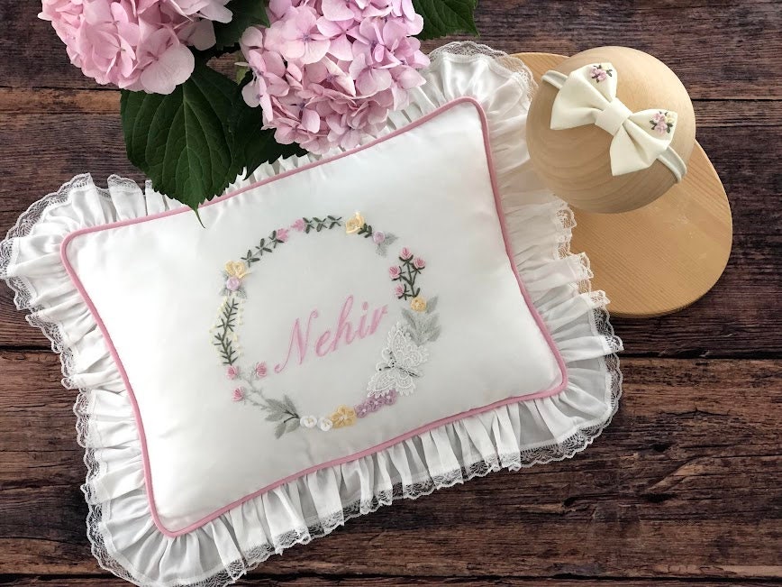 Kelebek Rüyası Dekoratif Bebek Yastığı - Sarı&Pembe