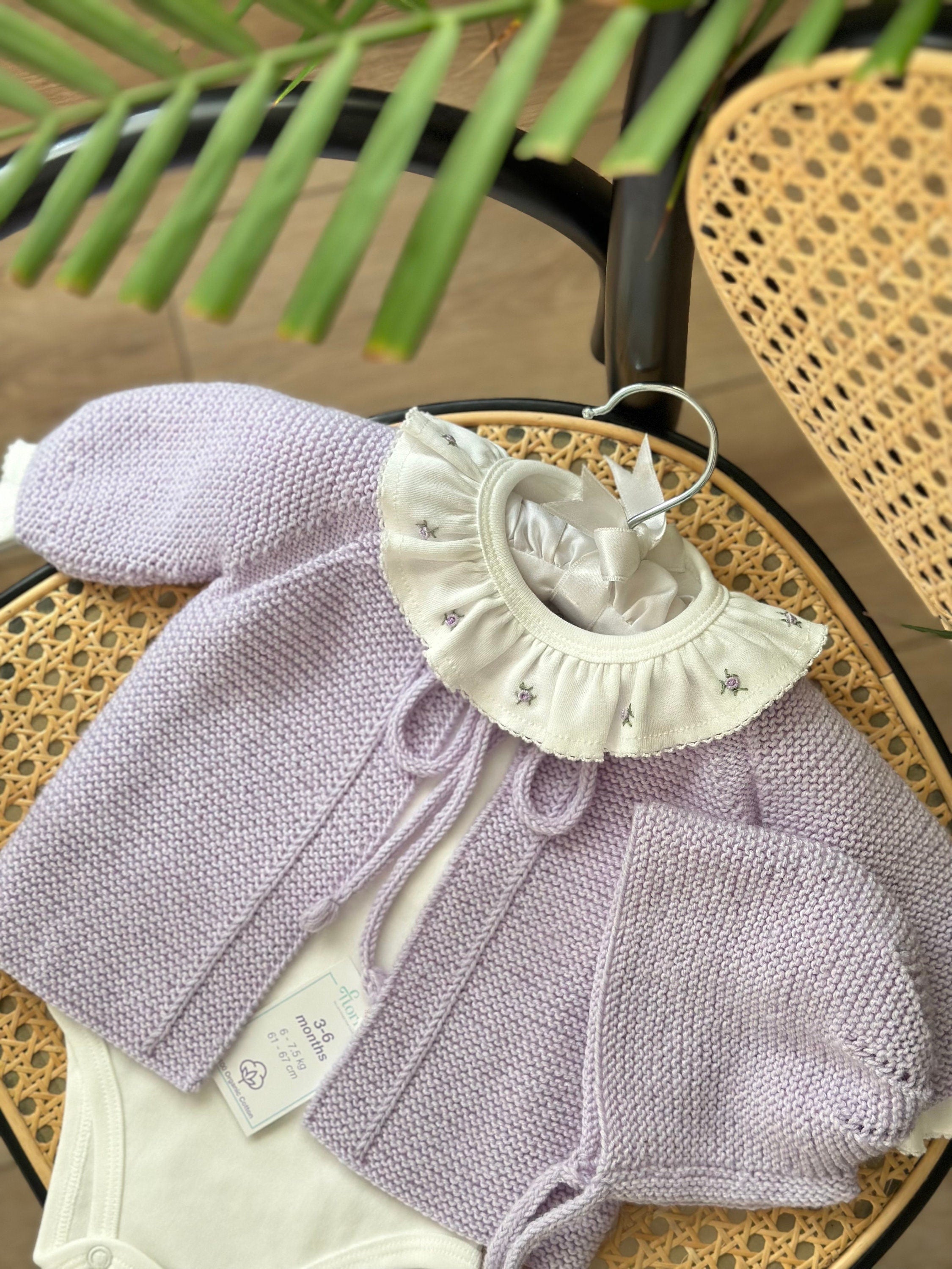 Önden Bağlamalı El Örgüsü Bebek Hırka Şapka Seti