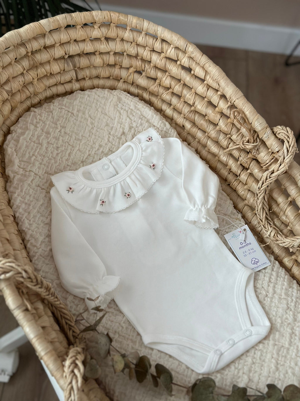 Kız Bebek Rokoko Çiçek İşlemeli Fırfırlı Yaka Uzun Kollu Body Gül Kurusu