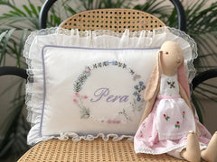 Kelebek Rüyası Dekoratif Bebek Yastığı – Pamuk Saten