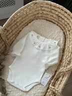 Kız Bebek Rokoko Çiçek İşlemeli Fırfırlı Yaka Uzun Kollu Body Gül Kurusu