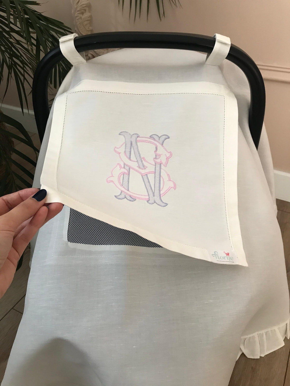 Monogram İşlemeli Keten Puset Örtüsü