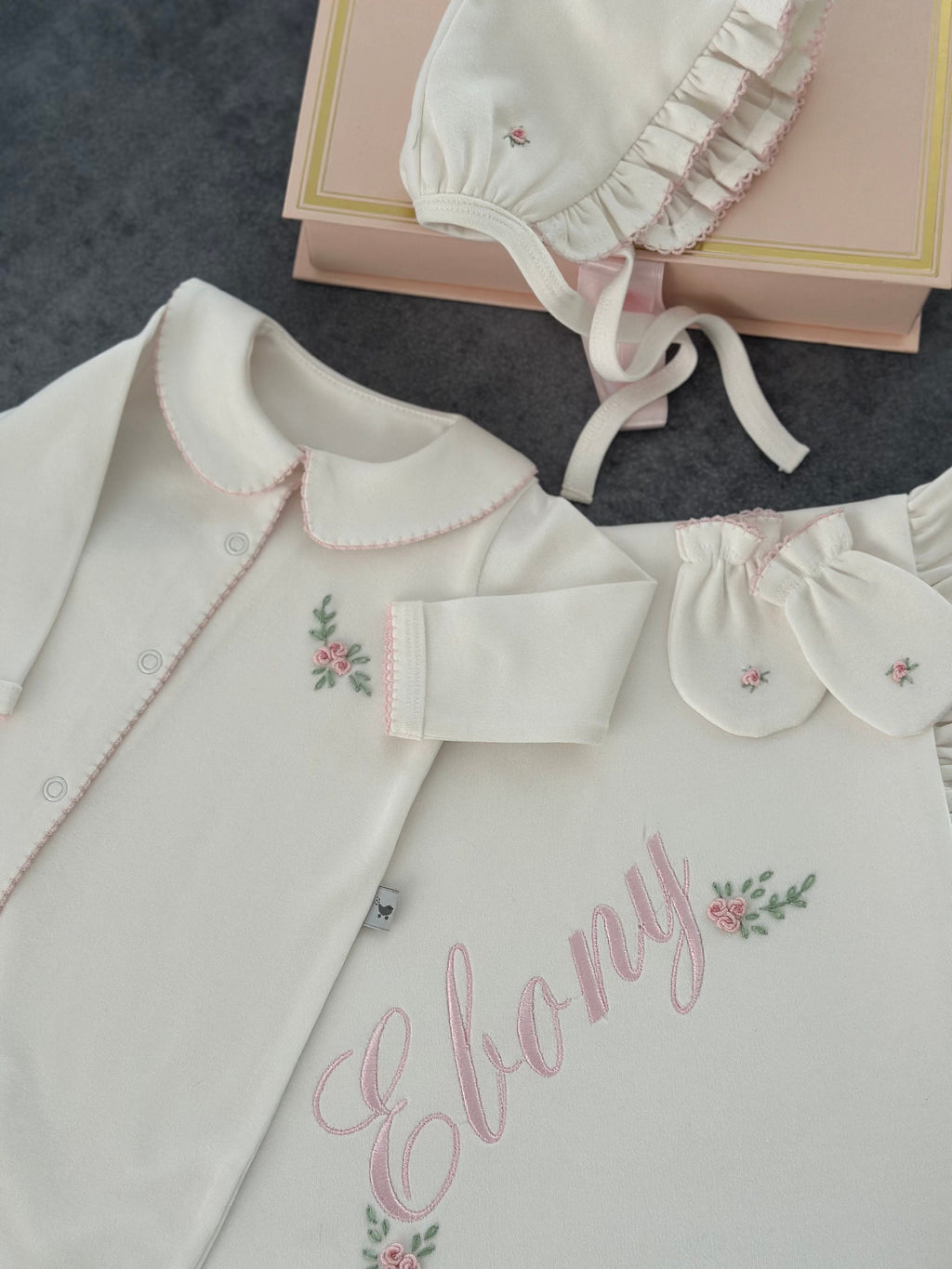 Spring Flowers Organik Yenidoğan Seti – Pembe Kroşeta Detaylı