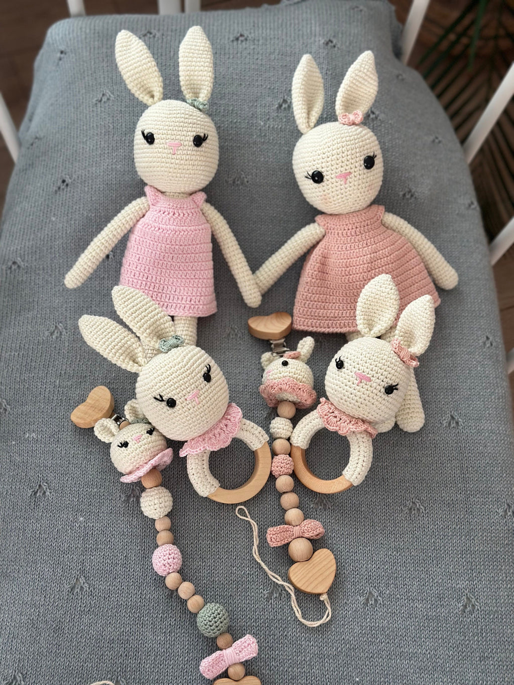 Amigurumi Tavşan Model Bebek Seti – 3 Parça