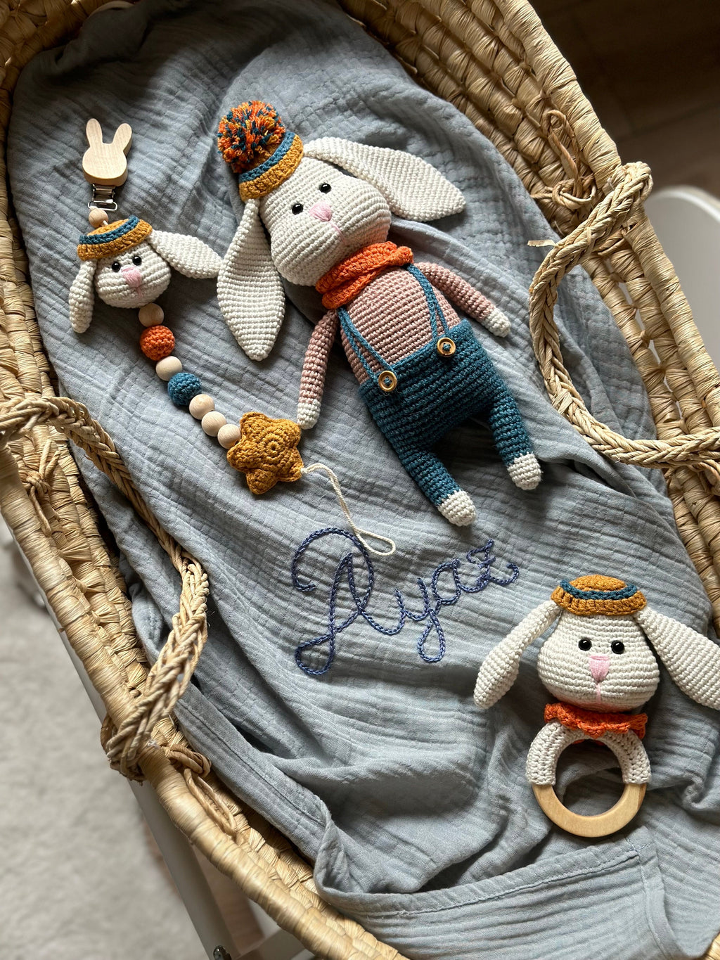 Amigurumi Sevimli Tavşan Bebek Seti – 3 Parça