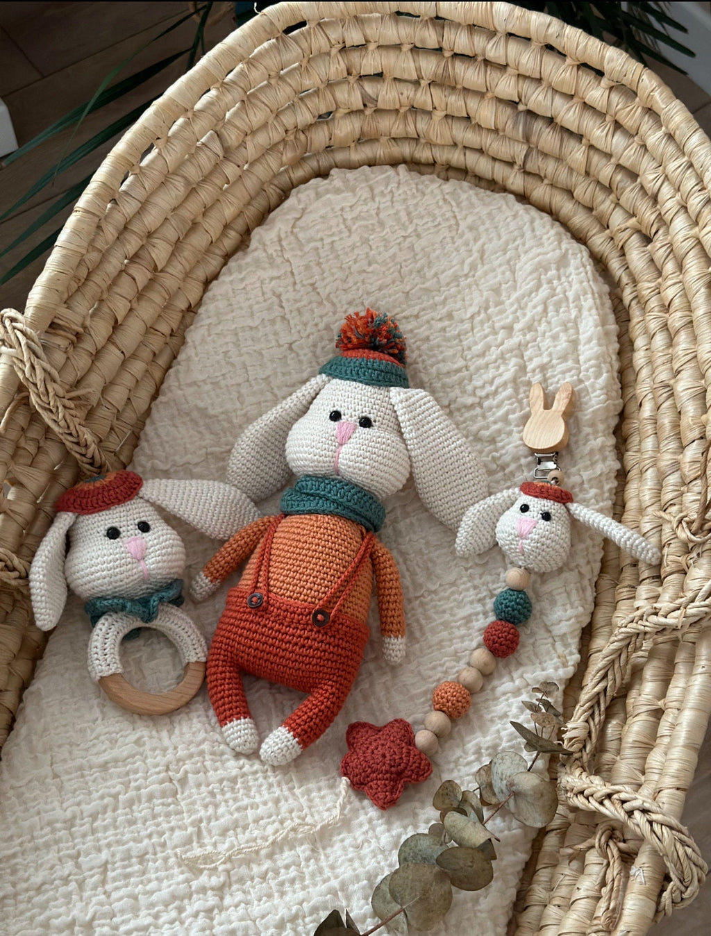 Amigurumi Sevimli Tavşan Bebek Seti – 3 Parça