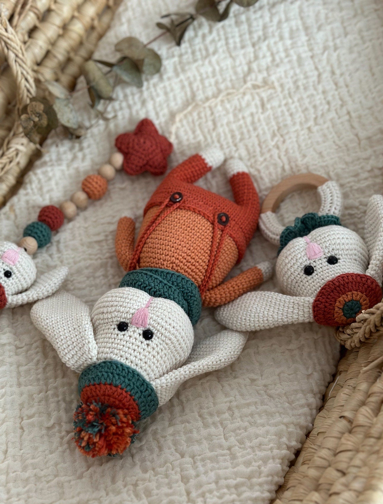 Amigurumi Sevimli Tavşan Bebek Seti – 3 Parça