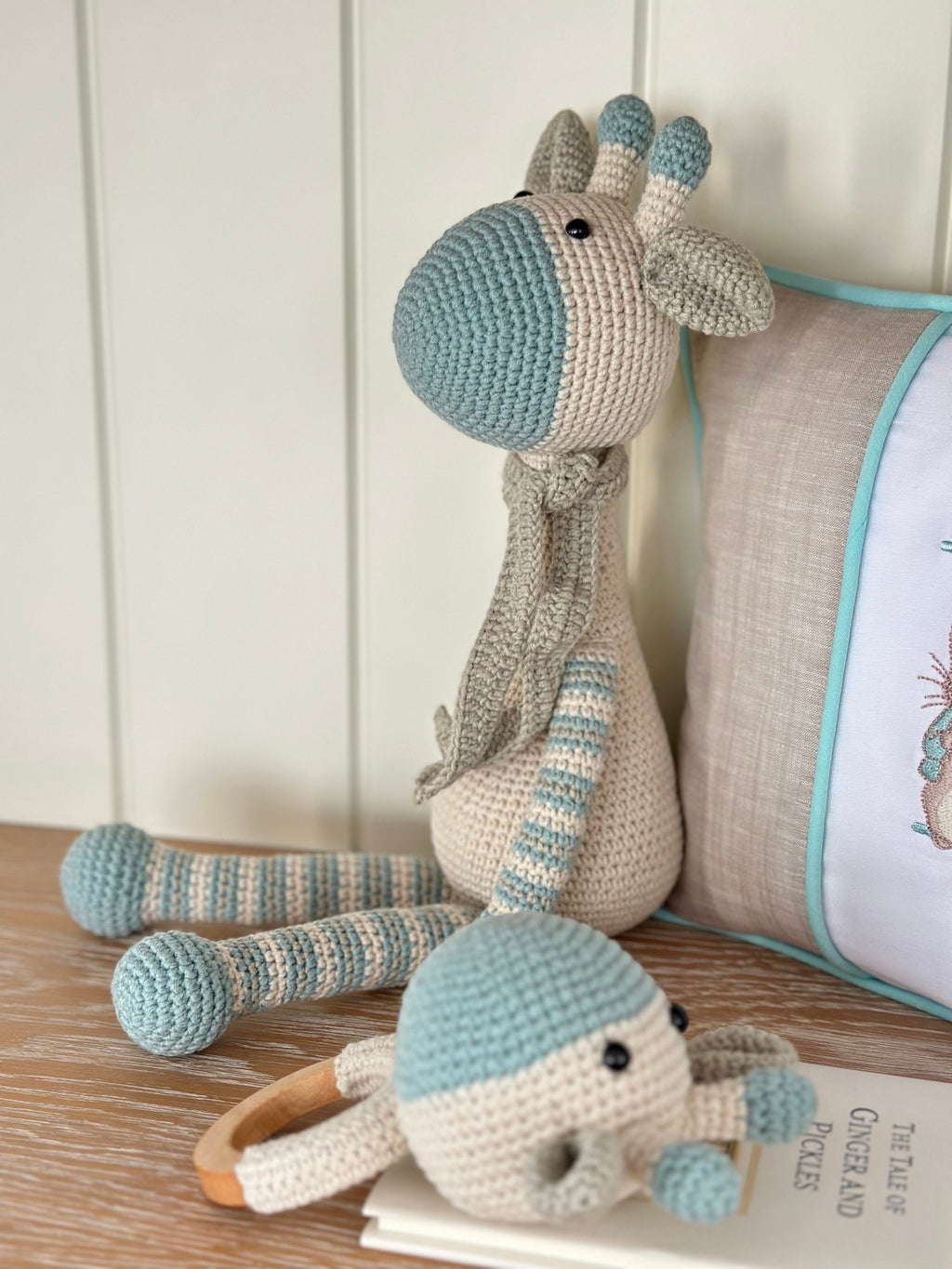 Amigurumi Zürafa Model Bebek Seti – 3 Parça Mint&Bej