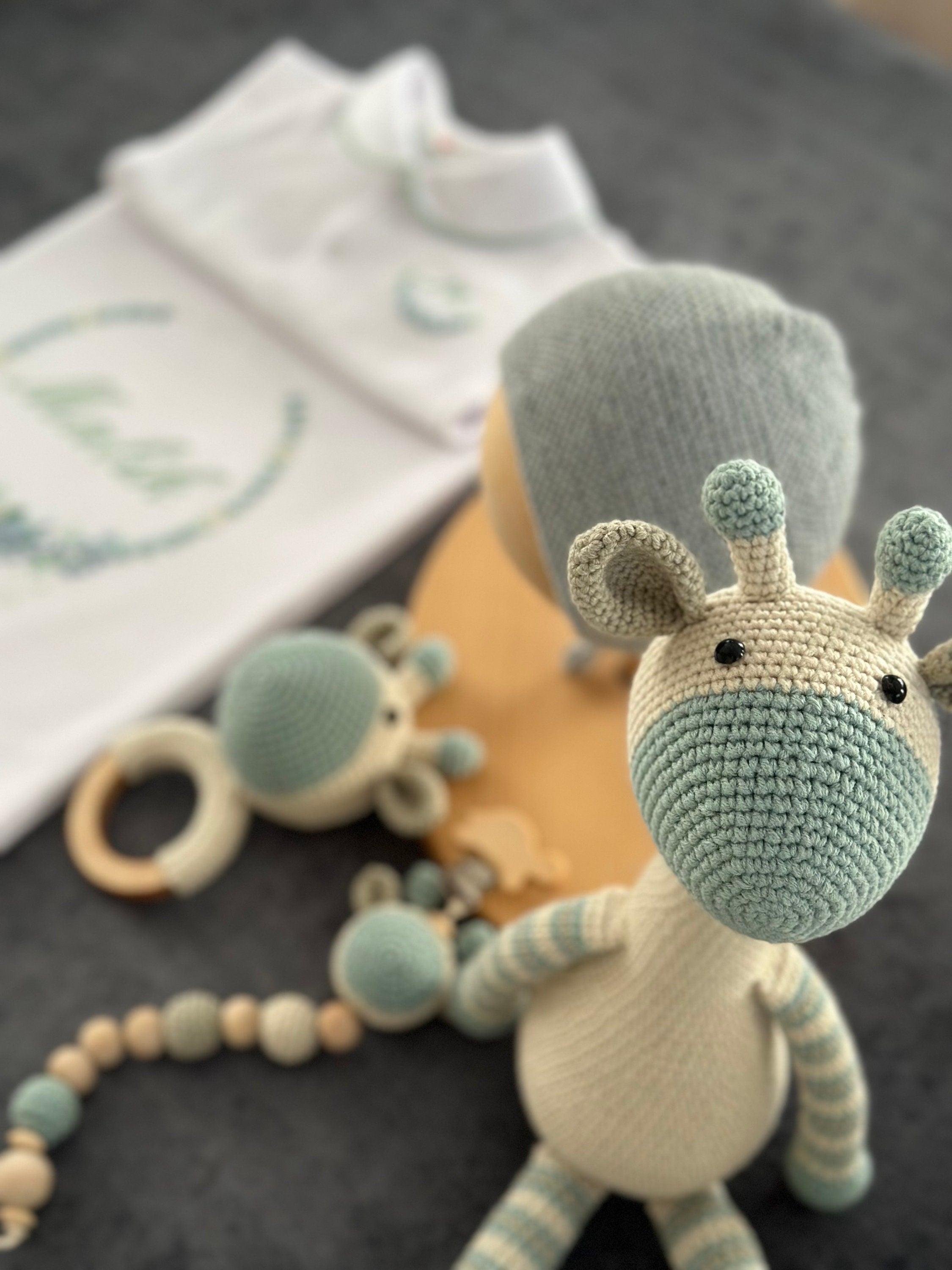 Amigurumi Zürafa Model Bebek Seti – 3 Parça Mint&Bej