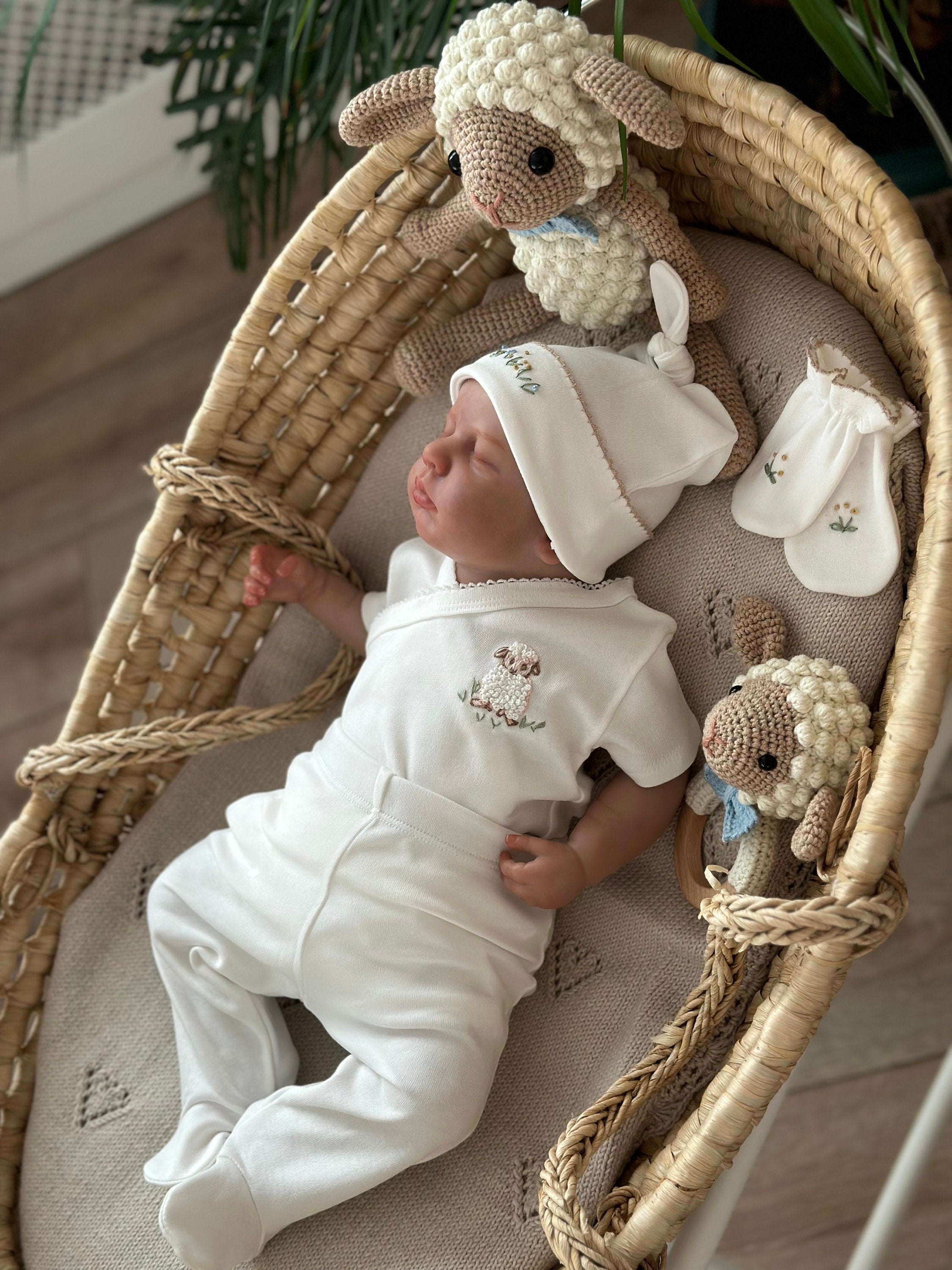 Amigurumi Kuzu Model Bebek Seti – 3 Parça