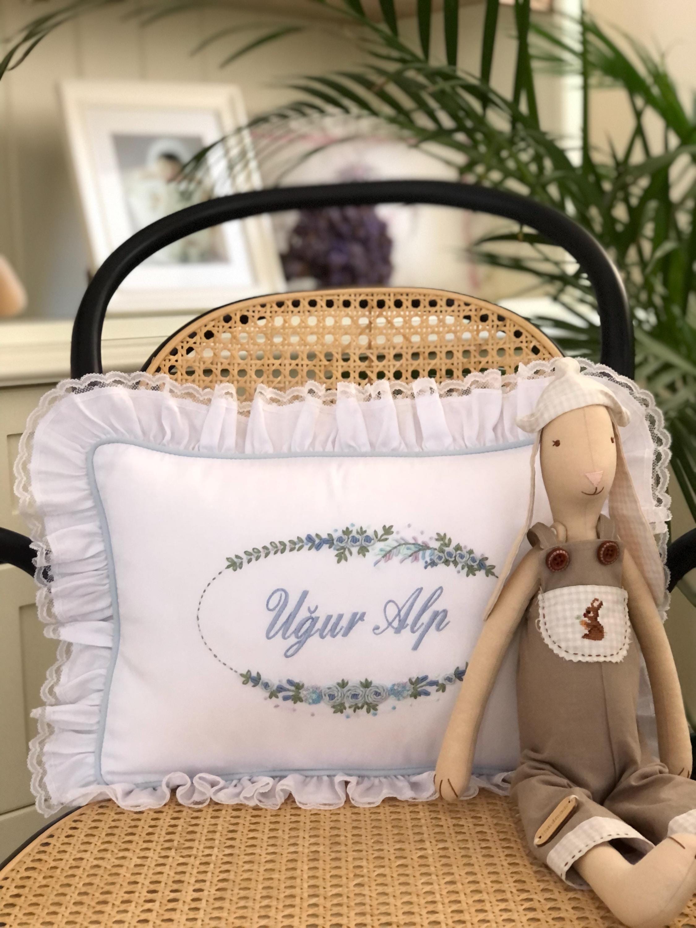 Istanbul Serisi Mavi Dekoratif Bebek Yastığı – Pamuk Saten