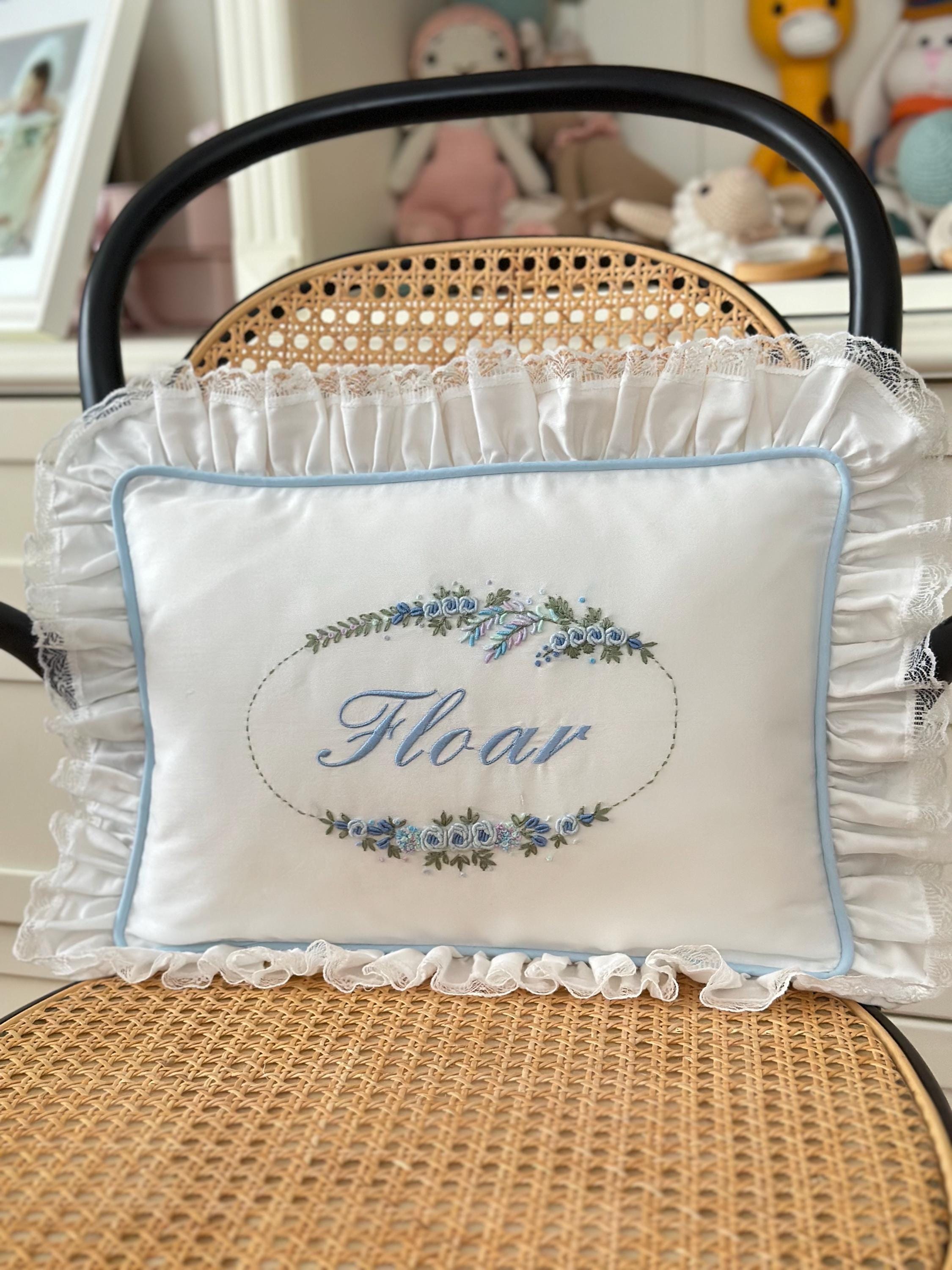 Istanbul Serisi Mavi Dekoratif Bebek Yastığı – Pamuk Saten