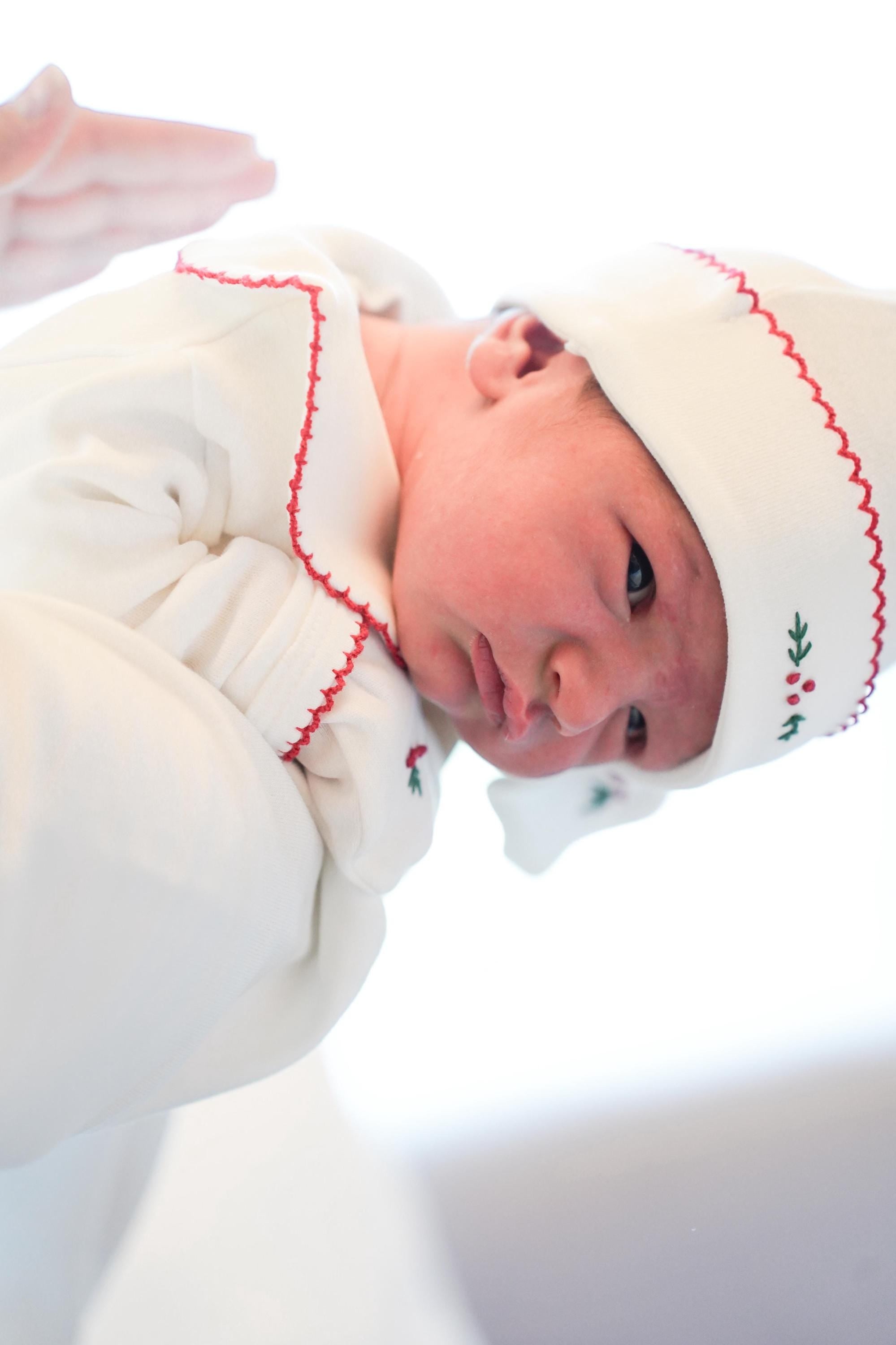 Kokina Organik Yenidoğan Seti – Kırmızı Kroşeta Kenar Detaylı