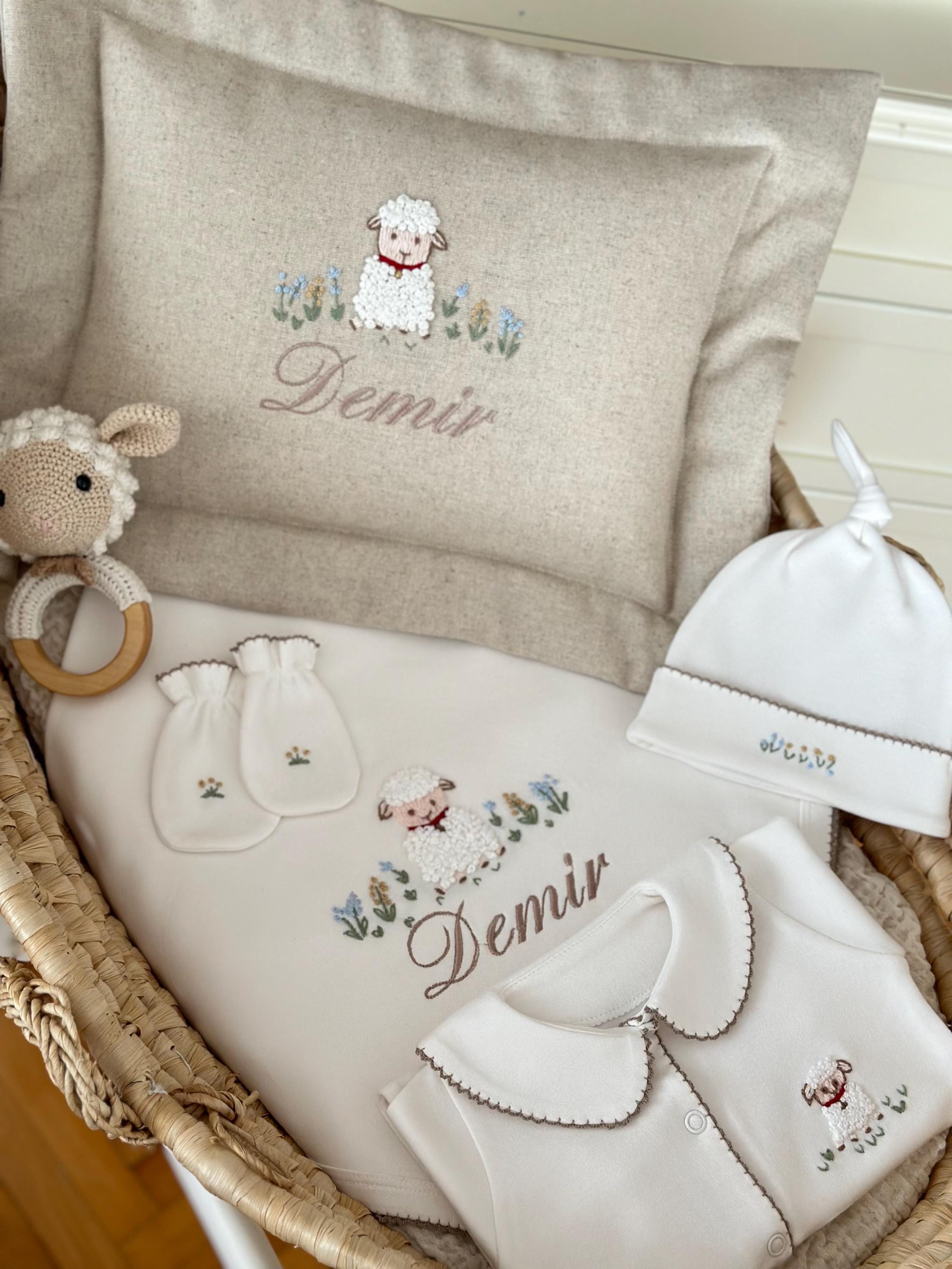 Kuzu Nakışlı Organik Yenidoğan Seti – Kroşeta Kenar Detaylı